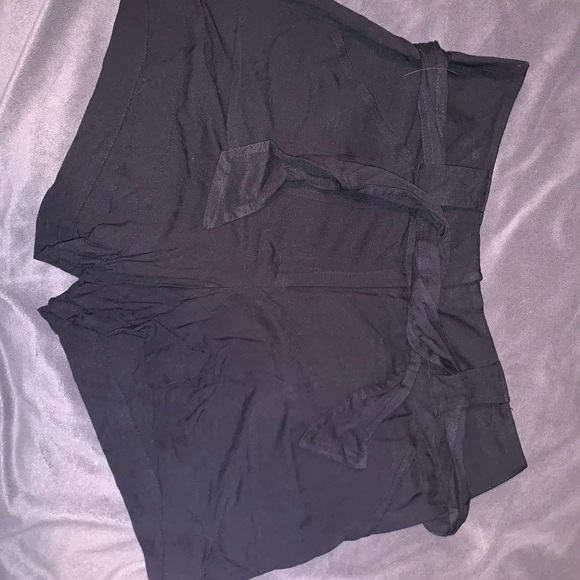 Black Apt 9 Linen Shorts, With Belt, size 12 - Picture 2 of 5